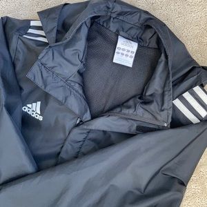 Athletic jacket/windbreaker